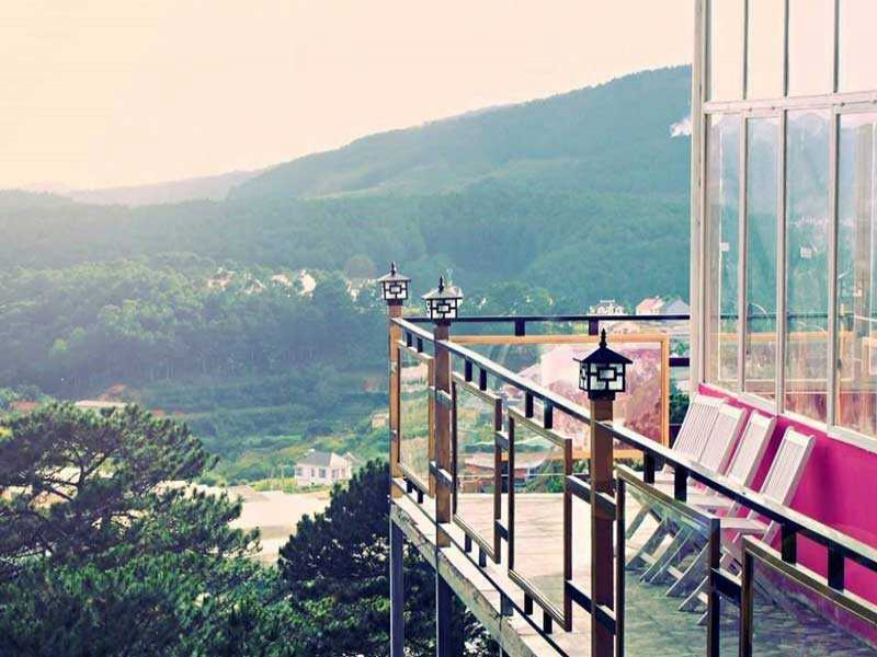 NHÀ HÀNG TRÊN ĐỈNH ĐỒI TRẮNG - số 1 Triệu Việt Vương - Phường 4 - Tp Đà Lạt