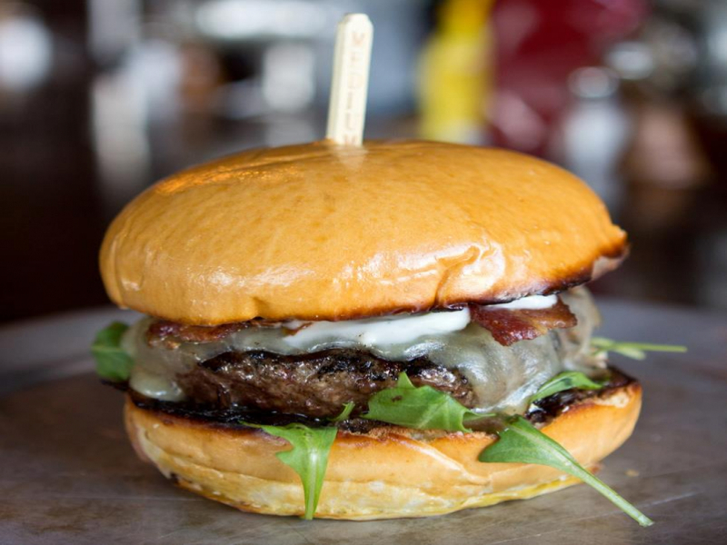 Oz Burgers - Địa chỉ: 80 Đường 3 Tháng 2, Phường 1, Tp. Đà Lạt