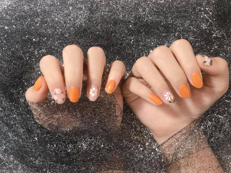 Flower Nails-  Số 7 Trần Nhật Duật, Ngõ cạnh Kidplaza chợ Loong Tông, đầu ngõ vào karaoke Ngọc Sơn cũ, TP. Hạ Long