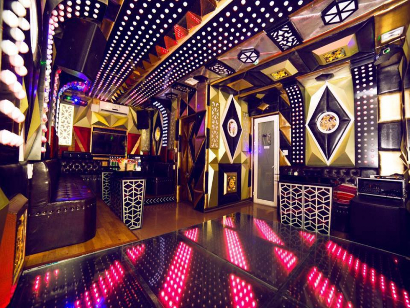 Karaoke Sắc Màu - 10/24 Lê Thánh Tôn, TP Huế