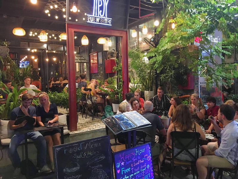 Tipsy Pub n’ Bistro - 16-18 Phạm Ngũ Lão, Thành phố Huế