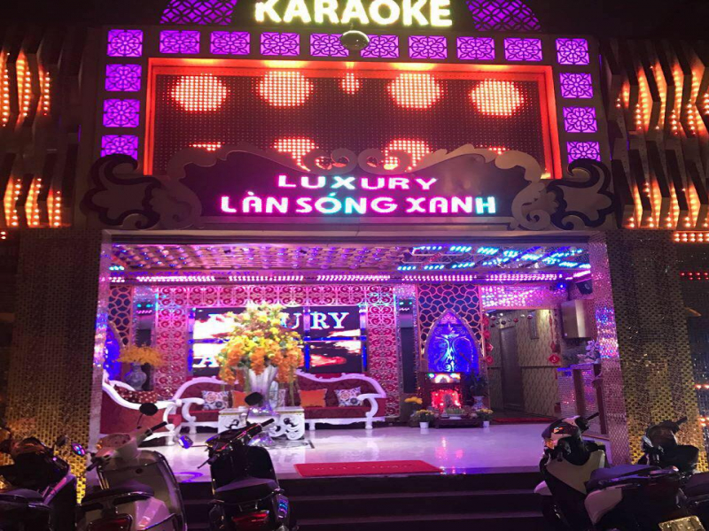 Karaoke Luxury Làn Sóng Xanh - 14 Bà Huyện Thanh Quan, Phường 6, Quận 3