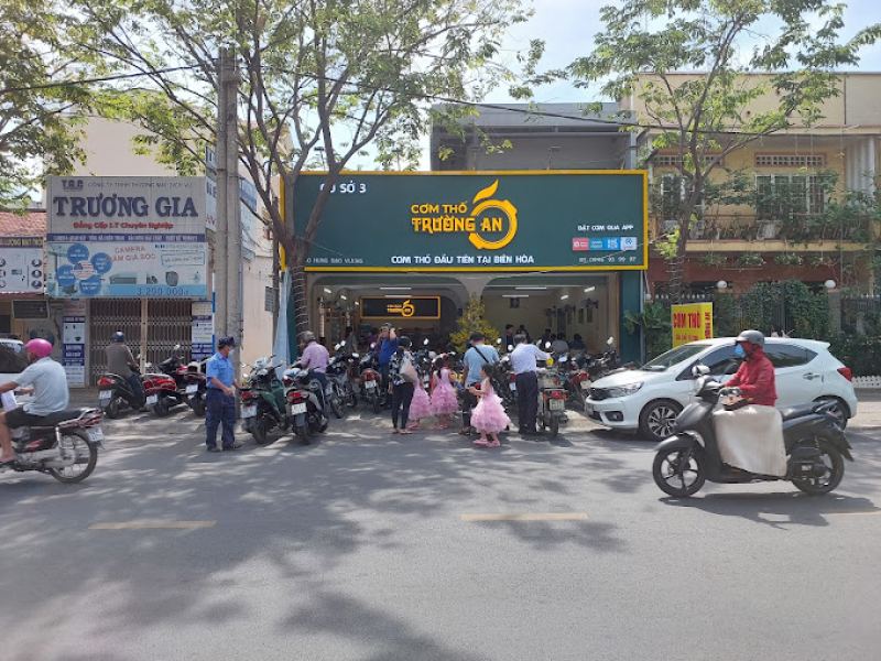 Cơm Thố Trường An - 136/1 Bùi Văn Hoà, P. Long Bình Tân, Biên Hoà, Đồng Nai