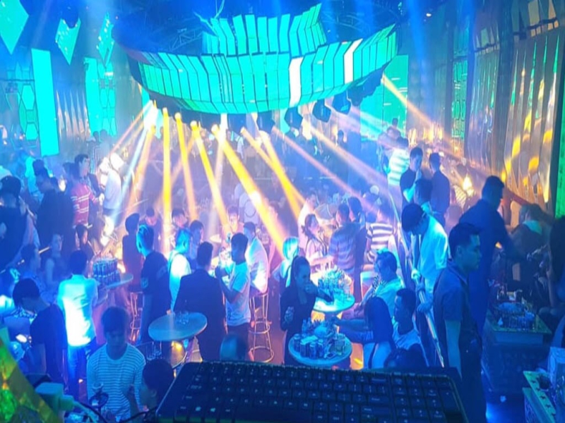 FEELING CLUB - 654 Âu Cơ, Phường 10, Quận Tân Bình, TP Hồ Chí Minh